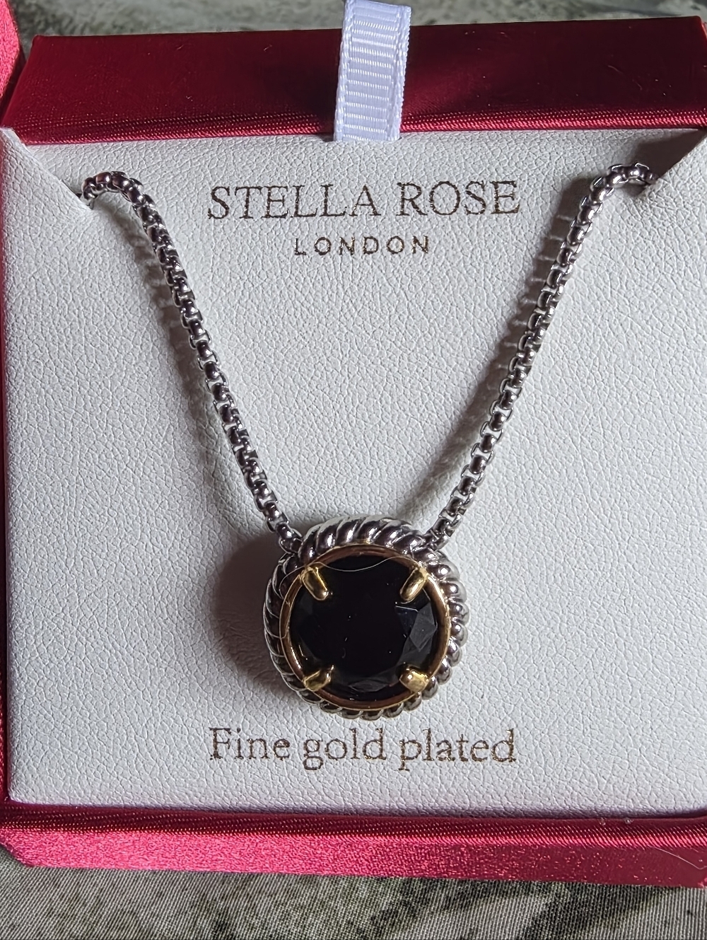 Elegant Black Stone Pendant Necklace with Silver Chain - Picture 3 of 3